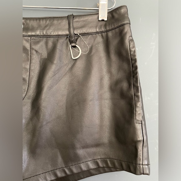 NWOT Asos Design Black Faux Leather Vegan Shorts Sz 36 - Picture 6 of 10